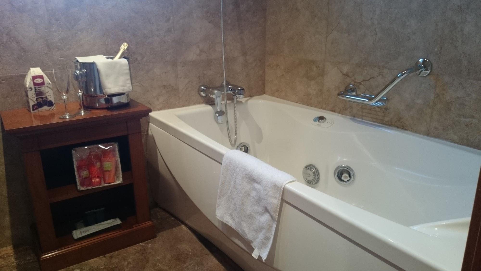 Hotel Pamplona Villava Eksteriør billede
