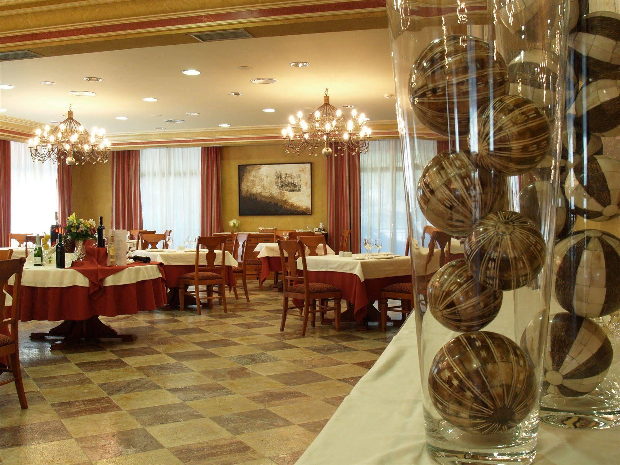 Hotel Pamplona Villava Eksteriør billede