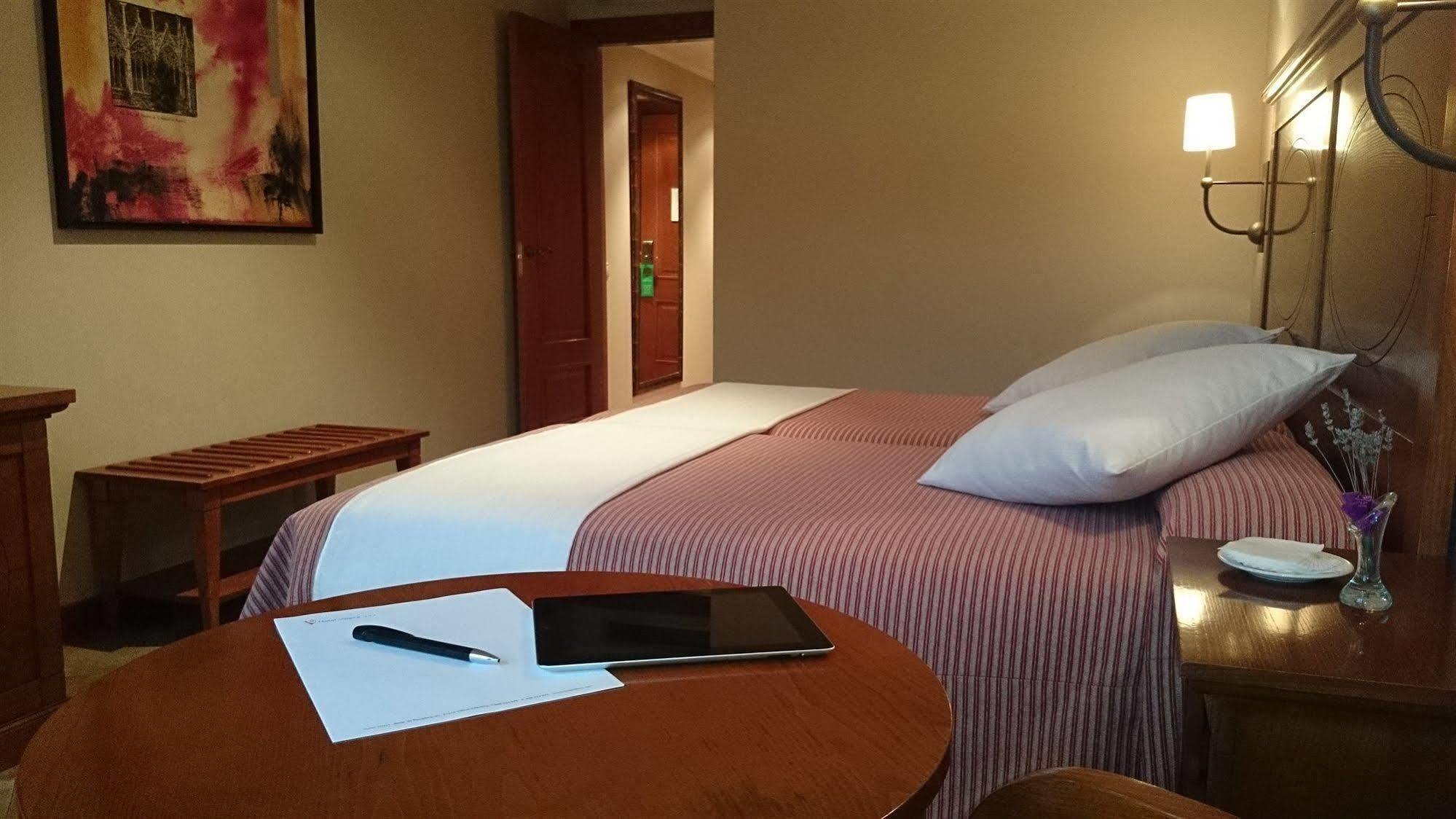 Hotel Pamplona Villava Eksteriør billede